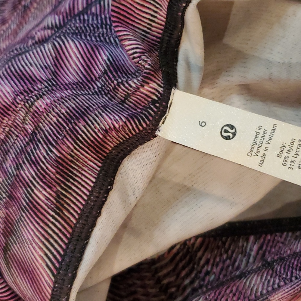 #930 Lululemon leggings size 6 b963. - Picture 6 of 6